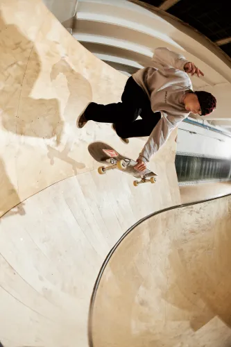 Leonardo Beltrame, Bs Kickflip Indy Wall Plant, foto Federico Casella