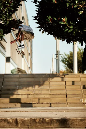 Will Odiete, Nollie Hardflip, foto Federico Casella